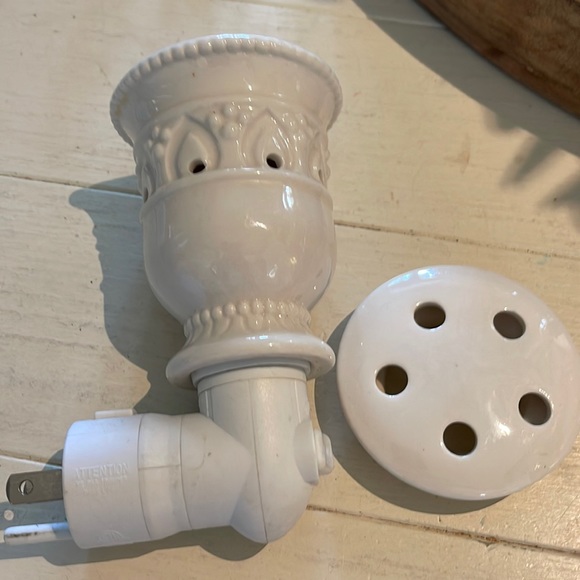 Scentsy Wax Warmer  Plug-In   Nightlight - Picture 5 of 9